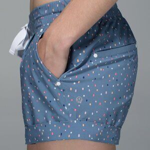 Lululemon Spring Break Away Short in Confetti Cake Multi, Size 2